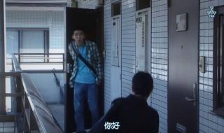 女子上厕所拍下猥琐偷窥男