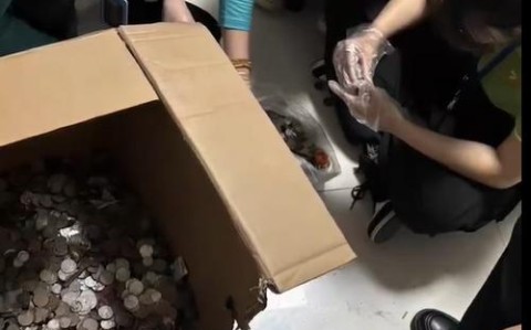 许愿池硬币变善款（往许愿池扔一枚硬币）