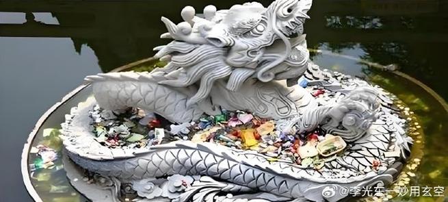 许愿池硬币变善款(往许愿池扔一枚硬币)