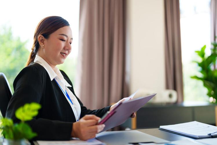 女生考公务员最好十大专业（女公务员最吃香的岗位）