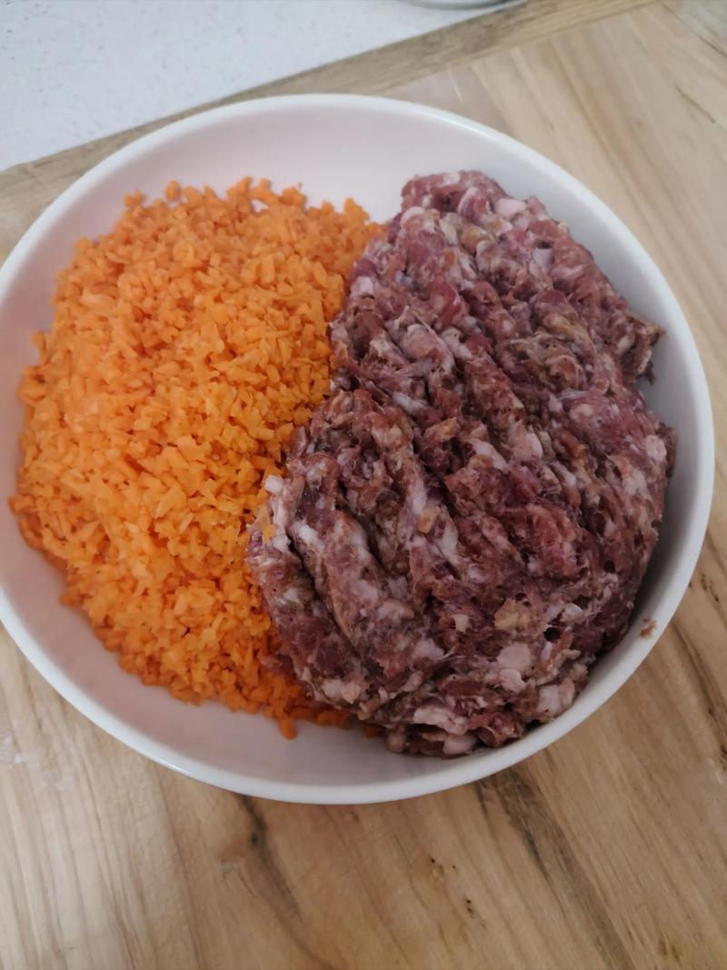 胡萝卜饺子馅的做法（鸡蛋胡萝卜饺子馅的做法）