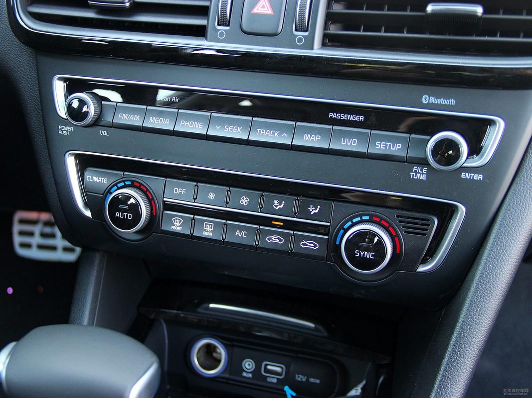 起亚k5汽车（起亚K5汽车空调控制面板）