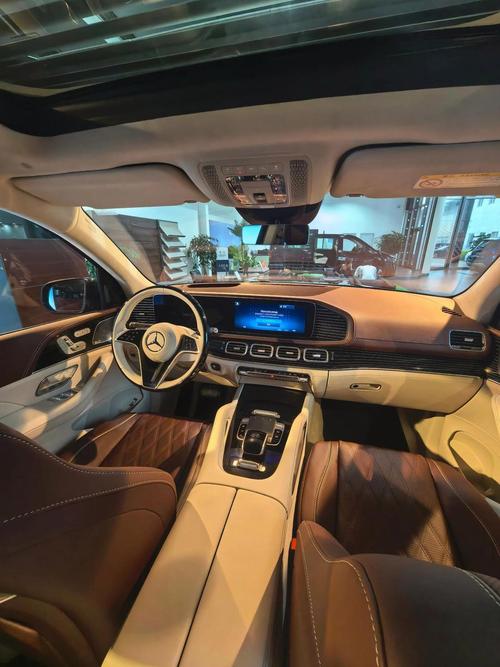 迈巴赫汽车(迈巴赫汽车内饰)