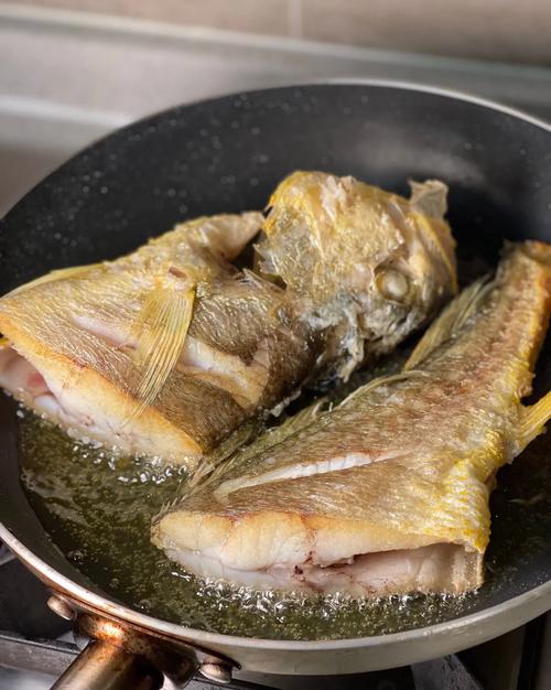 糖醋黄鱼的做法(糖醋黄鱼的做法家常做法简单又好吃)